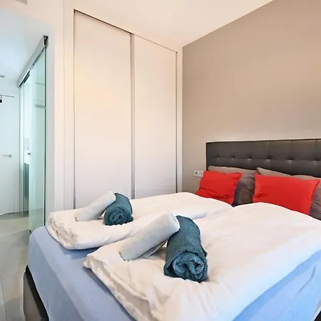 New Flat, With Roof Terase&pool Apartment